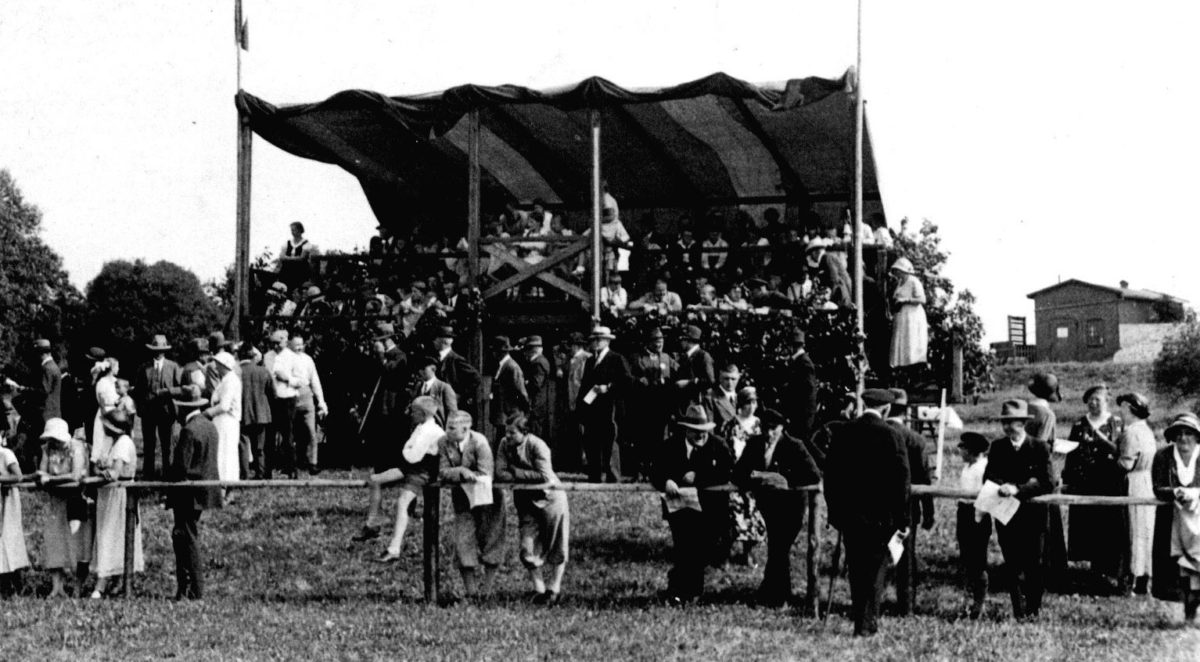 Geschichte des Stover Rennens: Tribüne